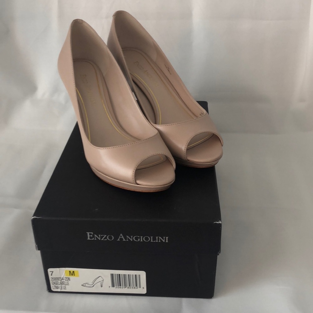 NWT Enzo Angiolini nude peep toe pumps